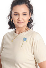 Load image in gallery viewer, <transcy>beige hydrangea T-shirt</transcy>
