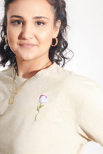 Load image in gallery viewer, <transcy>beige lisianthus t-shirt</transcy>