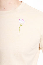 Load image in gallery viewer, <transcy>beige lisianthus t-shirt</transcy>