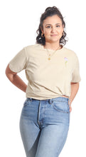 Load image in gallery viewer, <transcy>beige lisianthus t-shirt</transcy>
