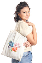 Load image in gallery viewer, <transcy>flower tote bag</transcy>