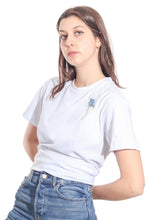 Cargar imagen en el visor de la galería, playera hortensia blanca
